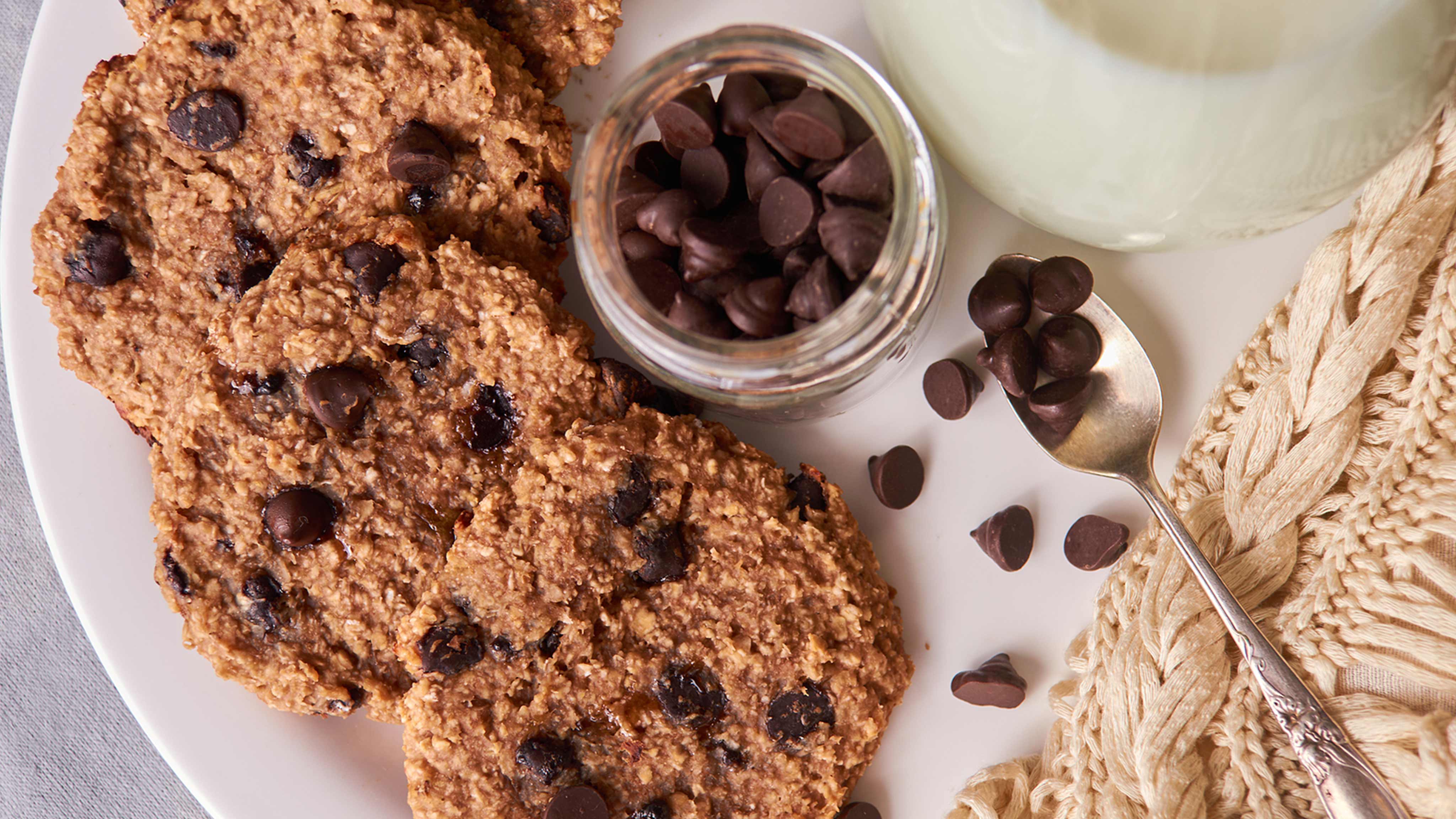 Super Saver - Recipe: Chewy Oatmeal Chocolate Chip Cookies