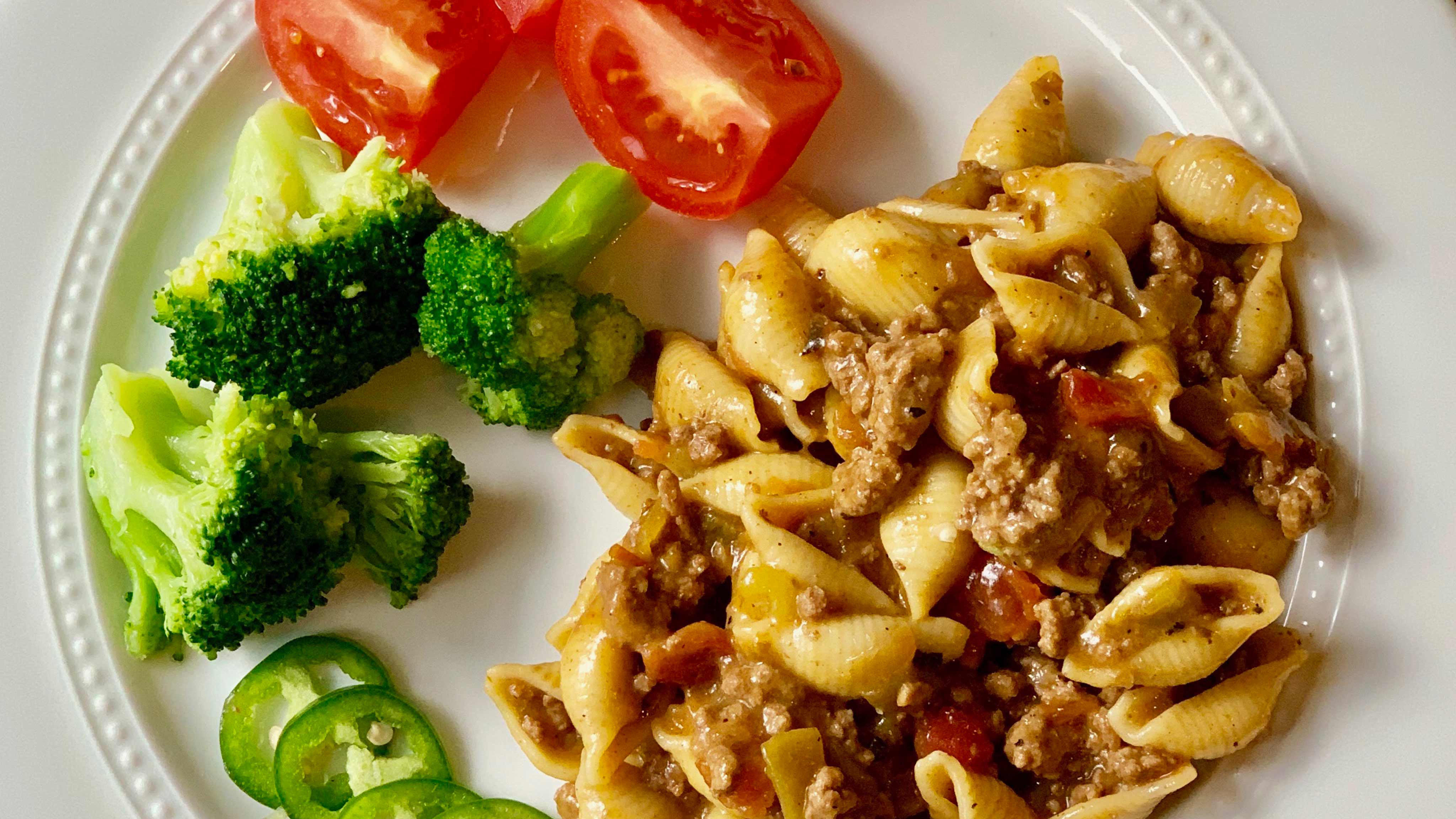 round meal macaroni and beef