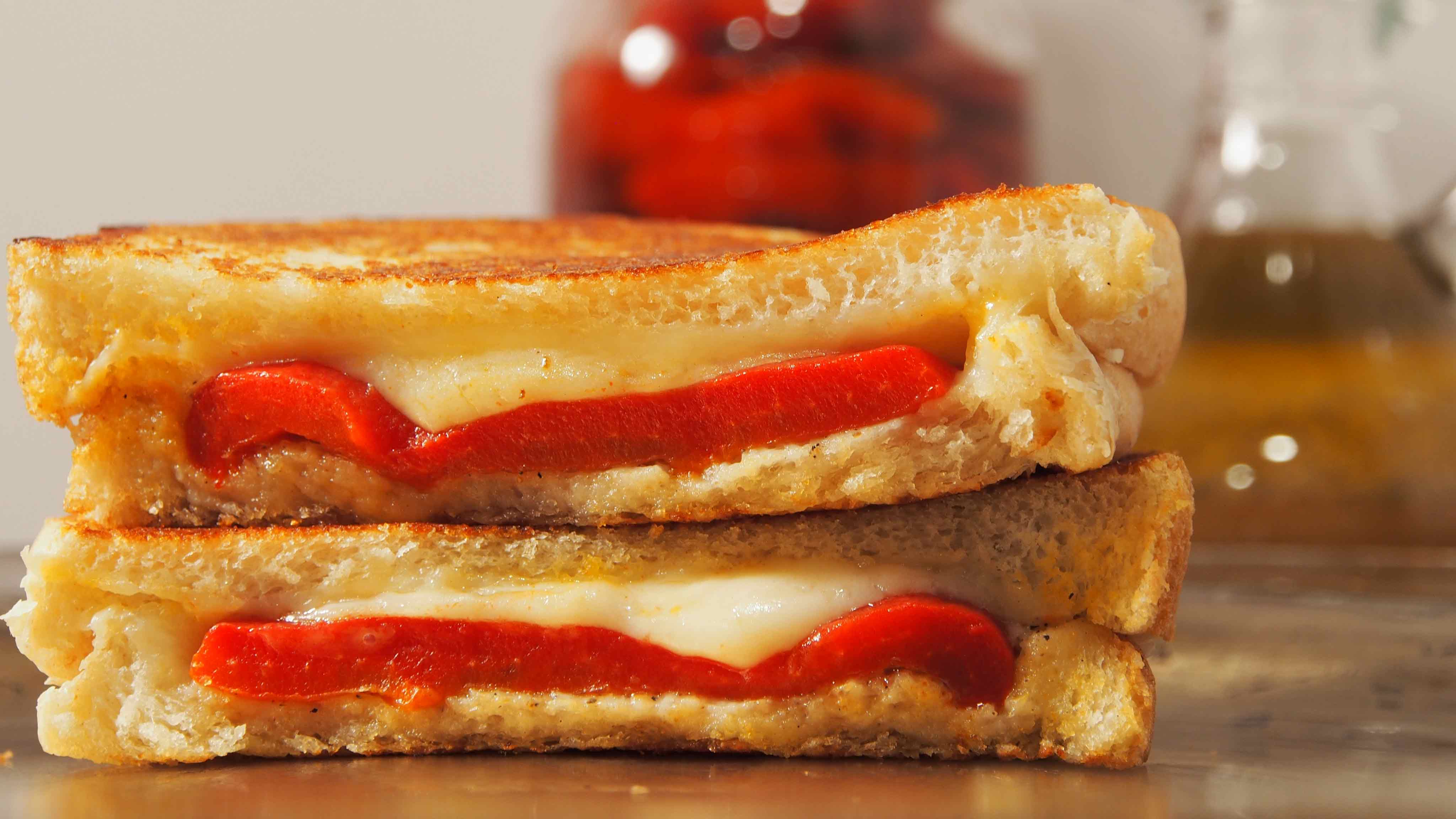 SHOP &amp;#39;n SAVE - Recipe: Roasted Red Pepper Grilled Cheese Sandwich