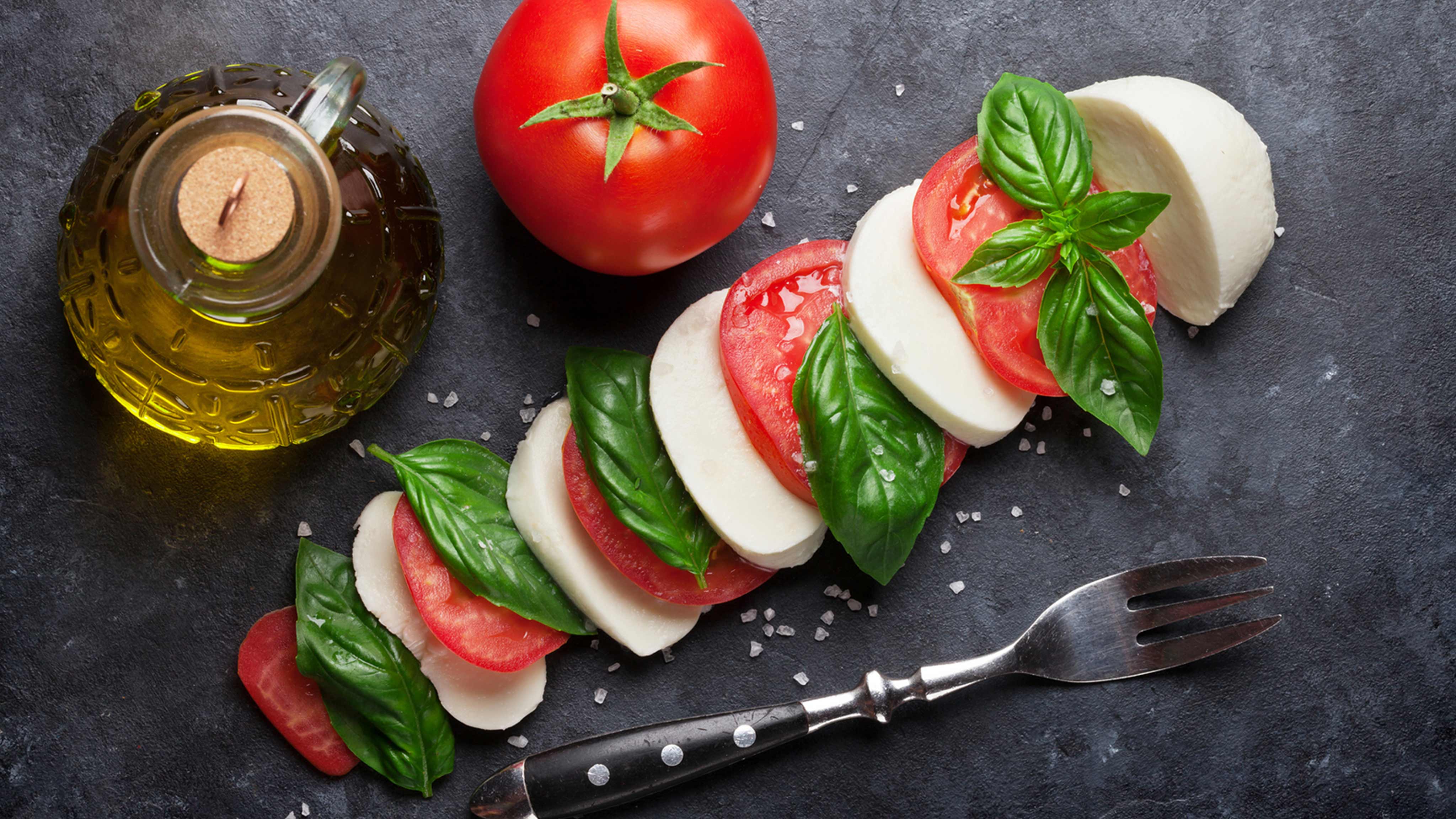 Fresh Tomato And Mozzarella Salad